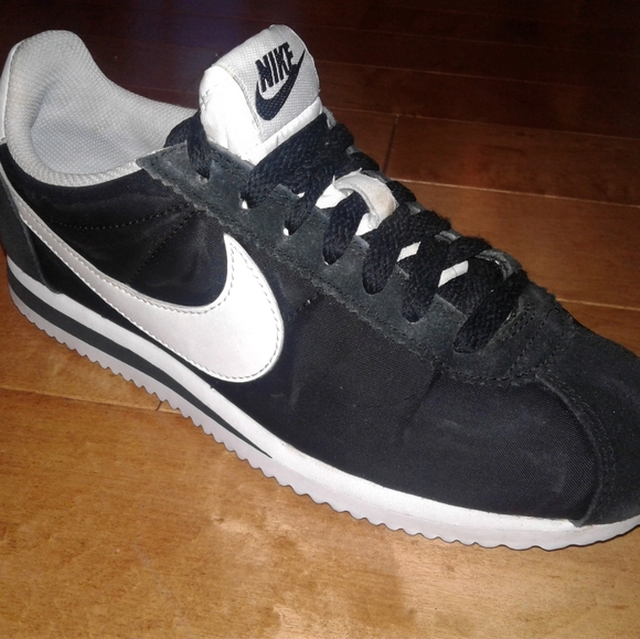Nike Women's Sneakers Cortez Nylon Running Shoes 7 - Picture 3 of 4